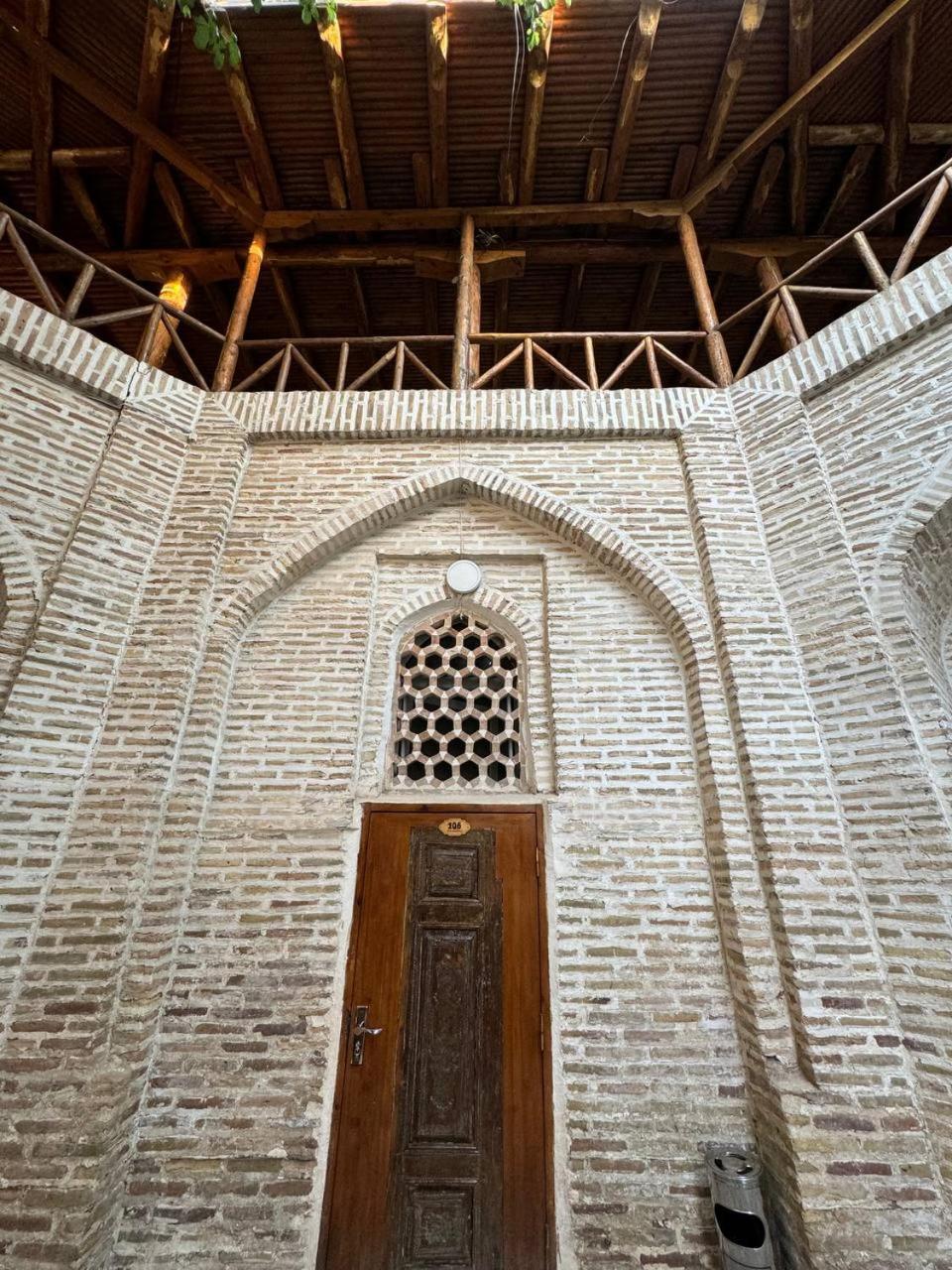 Ohun Caravan Sarai 18Th Century Old Hause Historical Unesco Heritage List 1 Minutes To Bukhara Old Town Square Est-Since 1826 For Walk In Guest Parking, Cozy Room, Best Location And Strong Wifi Exterior photo